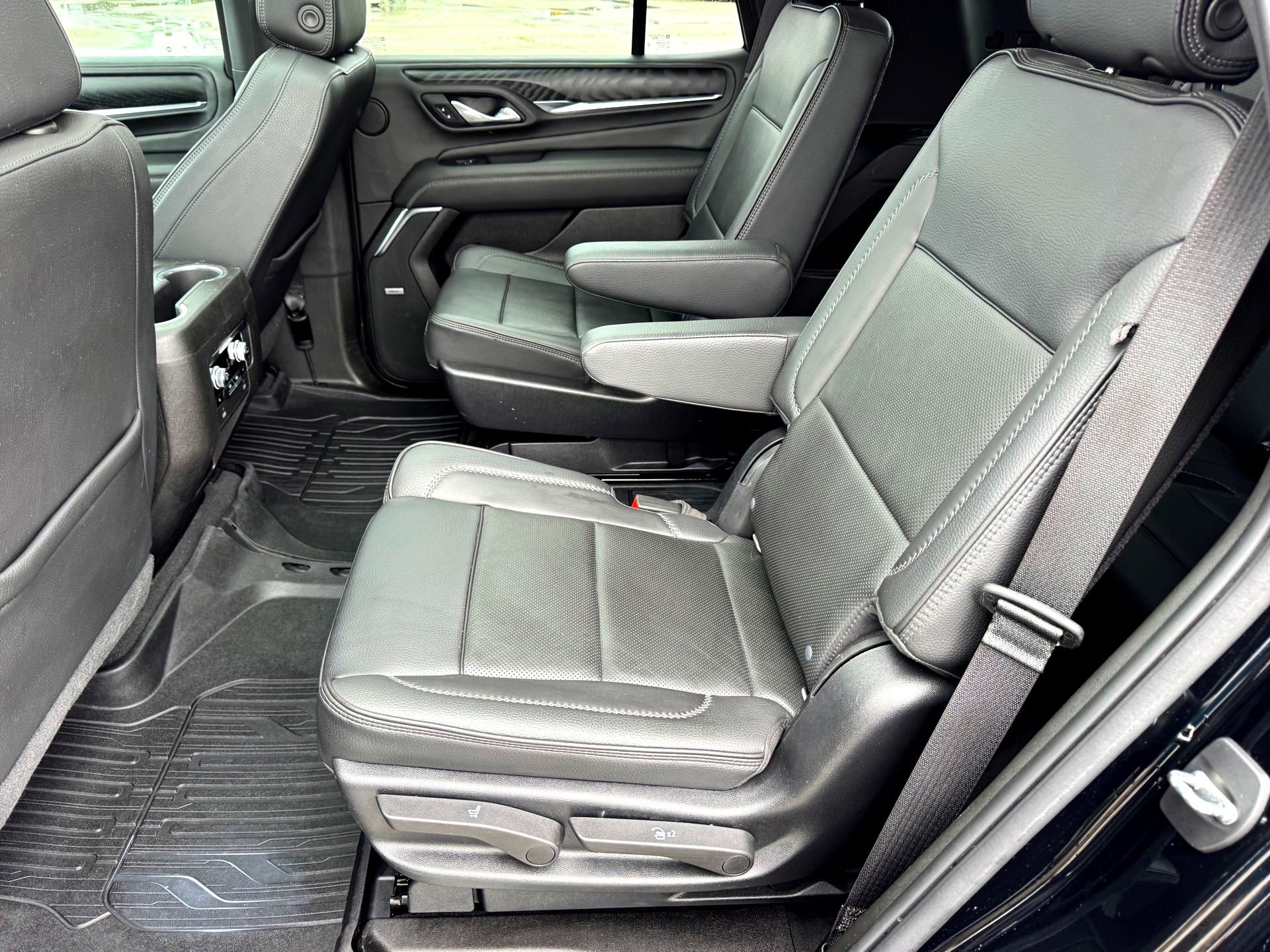 Used 2021 GMC Yukon Denali w/ Denali Premium Package RWD image 20