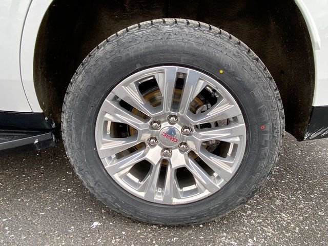 Certified 2024 GMC Yukon Denali image 36