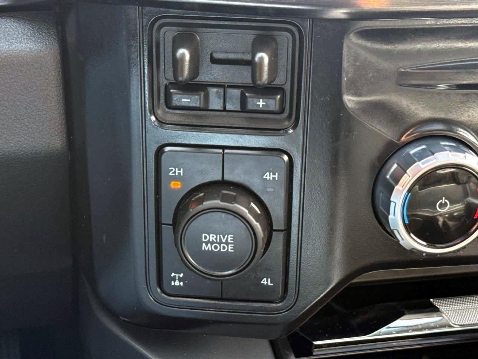 Used 2025 Ford F250 Lariat w/ Black Appearance Package AWD/4WD image 27