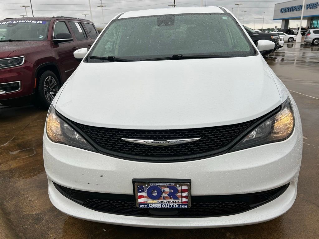 Used 2023 Chrysler Voyager LX image 15