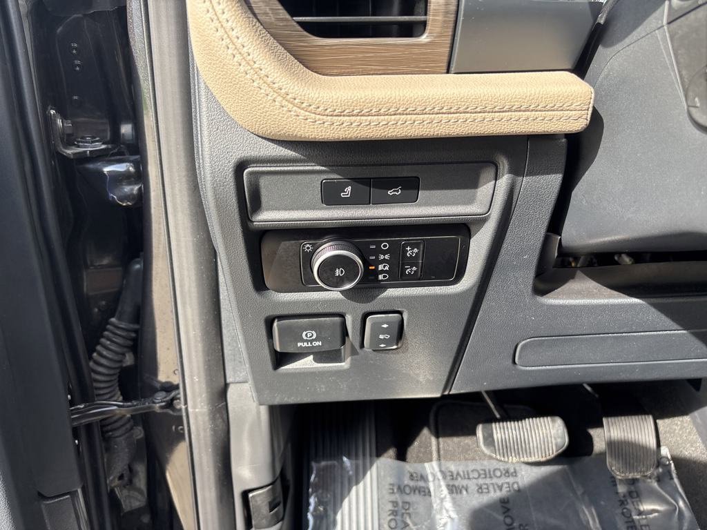 Used 2024 Ford Expedition Limited image 24