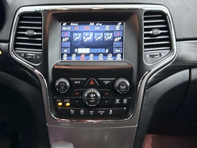 Used 2019 Jeep Grand Cherokee Laredo AWD/4WD image 12