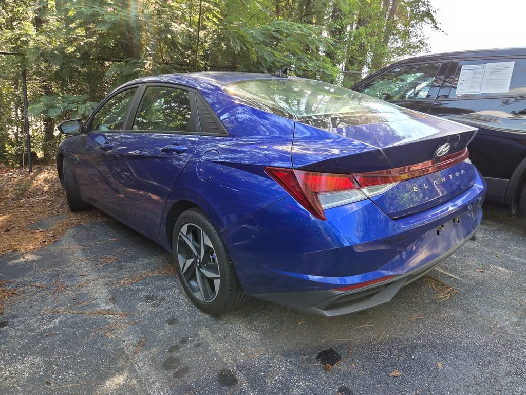 Used 2023 Hyundai Elantra SEL w/ Convenience Package FWD image 3