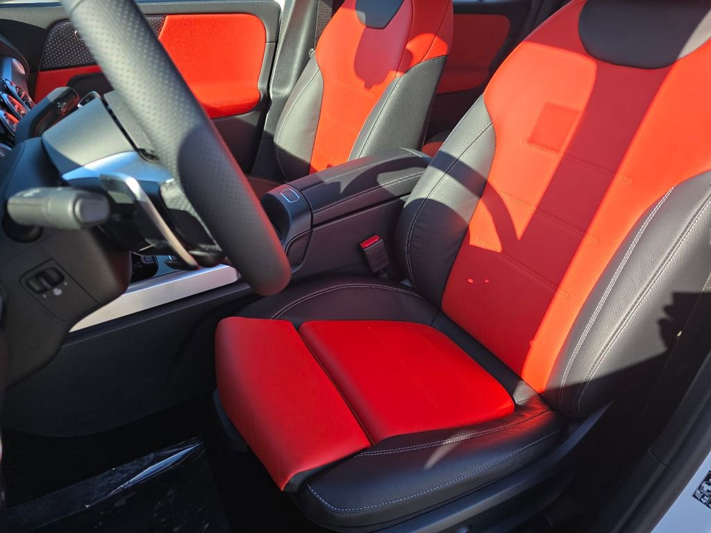 New 2025 Mercedes-Benz GLB 35 AMG 4MATIC image 23