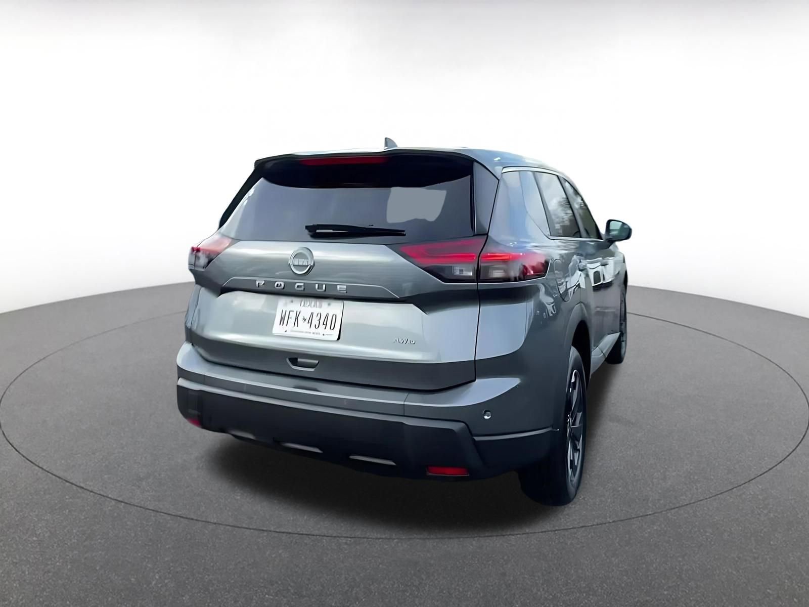 Used 2025 Nissan Rogue SV image 14