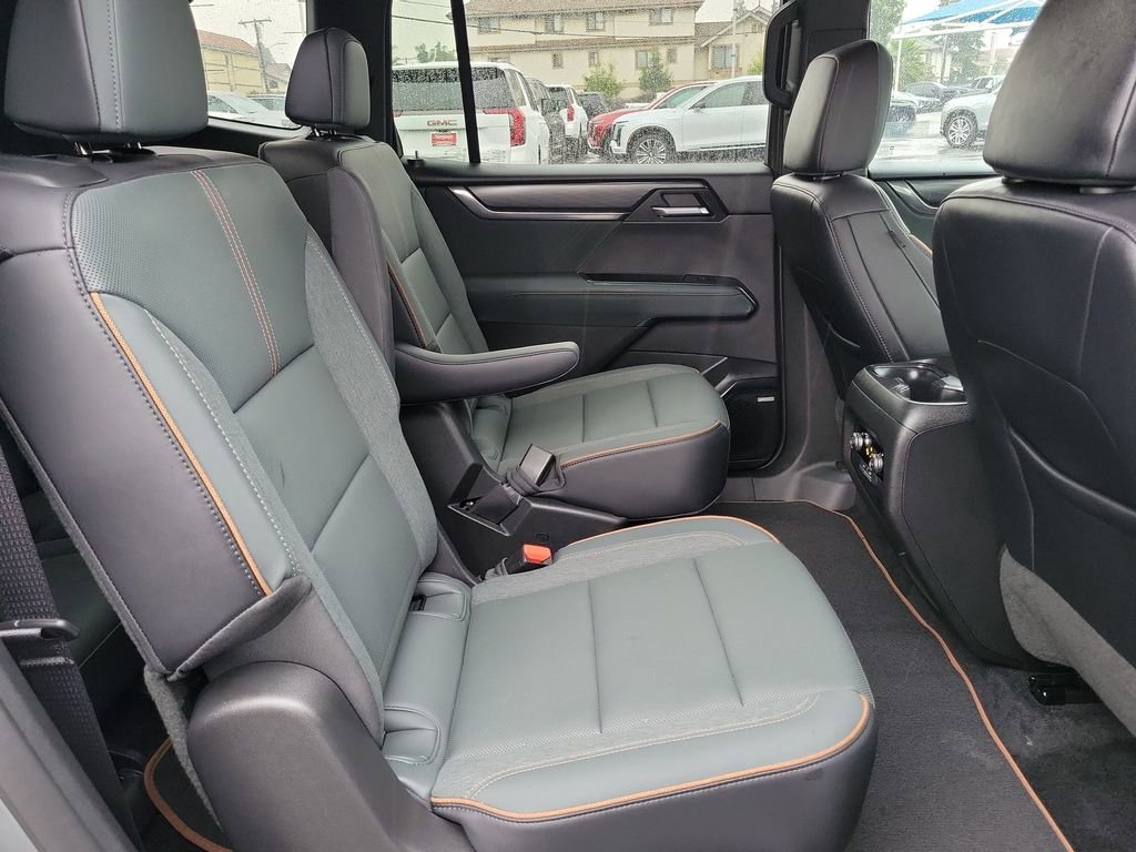 Used 2025 GMC Acadia AT4 image 27