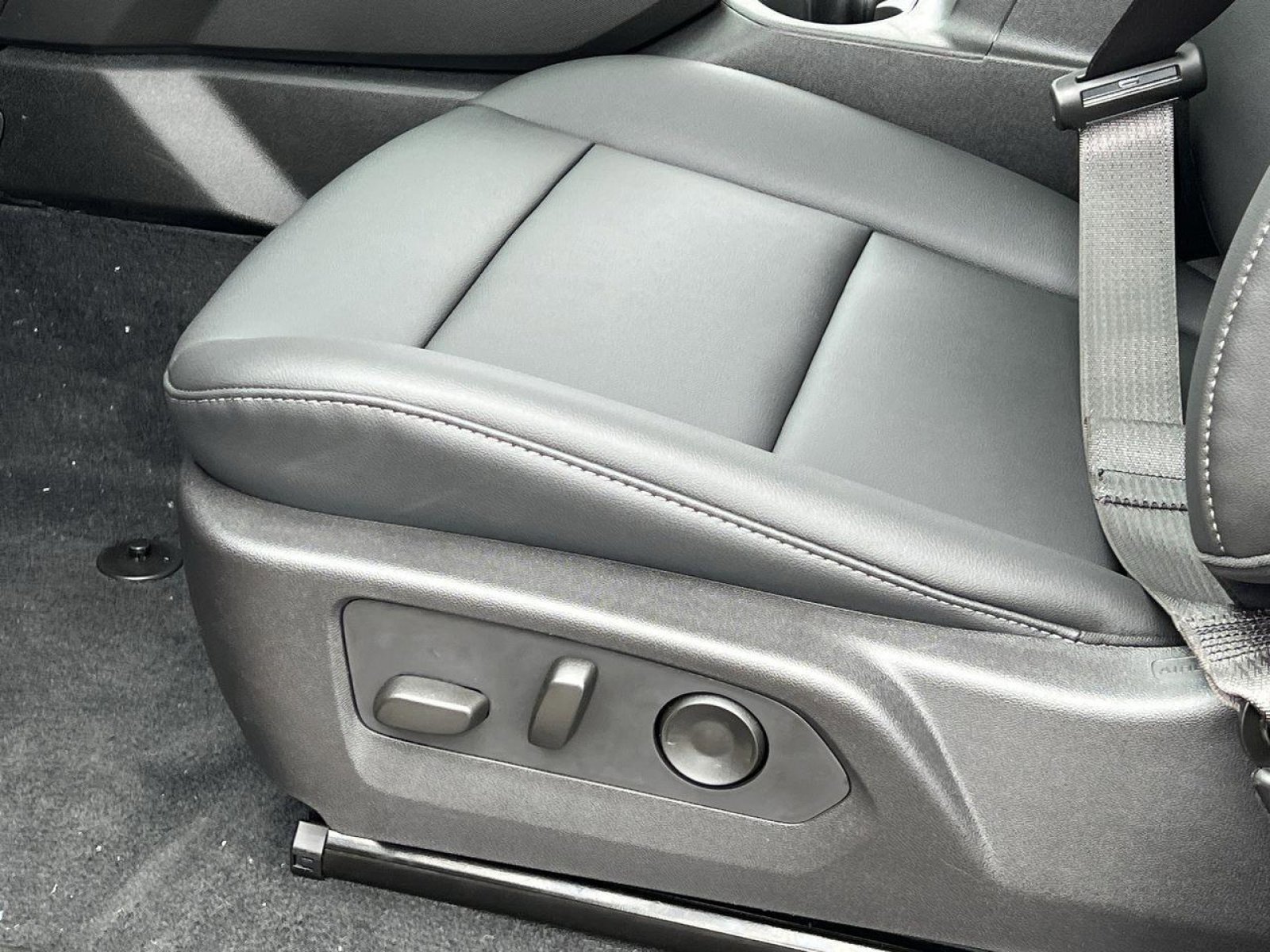 New 2025 GMC Canyon Elevation w/ Convenience Package image 8