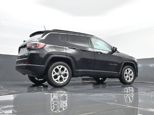 Used 2025 Jeep Compass Latitude AWD/4WD image 24