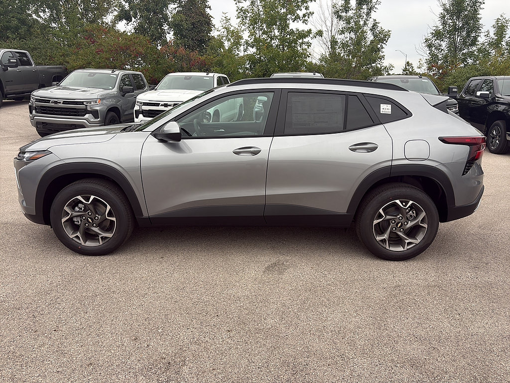 New 2026 Chevrolet Trax LT w/ LT Convenience Package FWD image 2