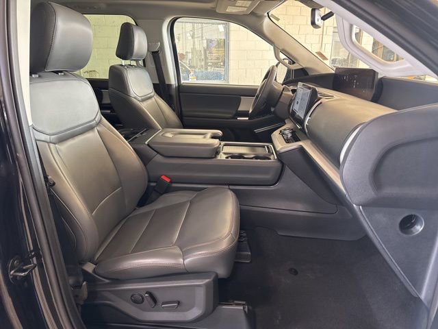 Used 2025 Ford Expedition Active AWD/4WD image 20