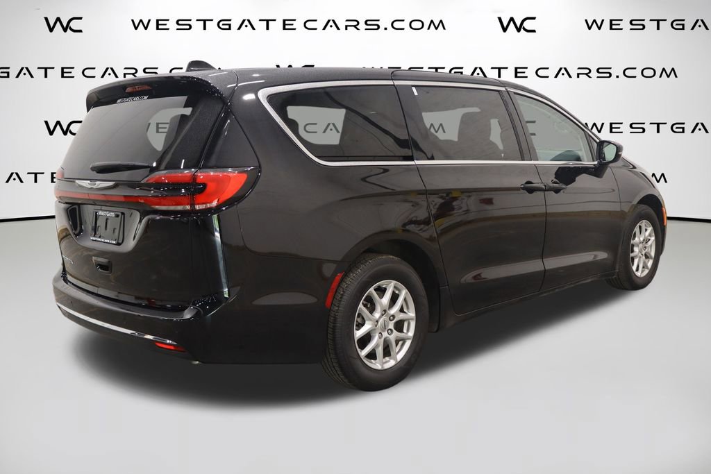 Used 2024 Chrysler Pacifica Touring-L image 44