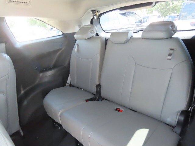 Used 2025 Toyota Sienna XLE FWD image 19