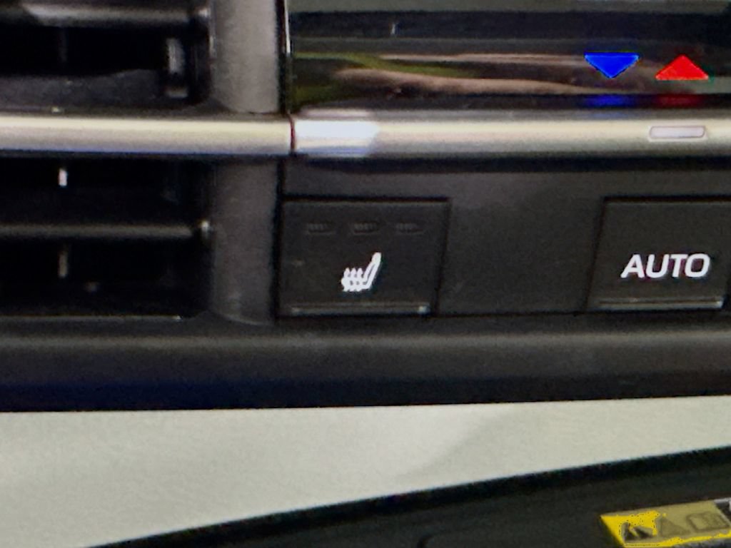 Certified 2025 Toyota Sienna XLE AWD/4WD image 12