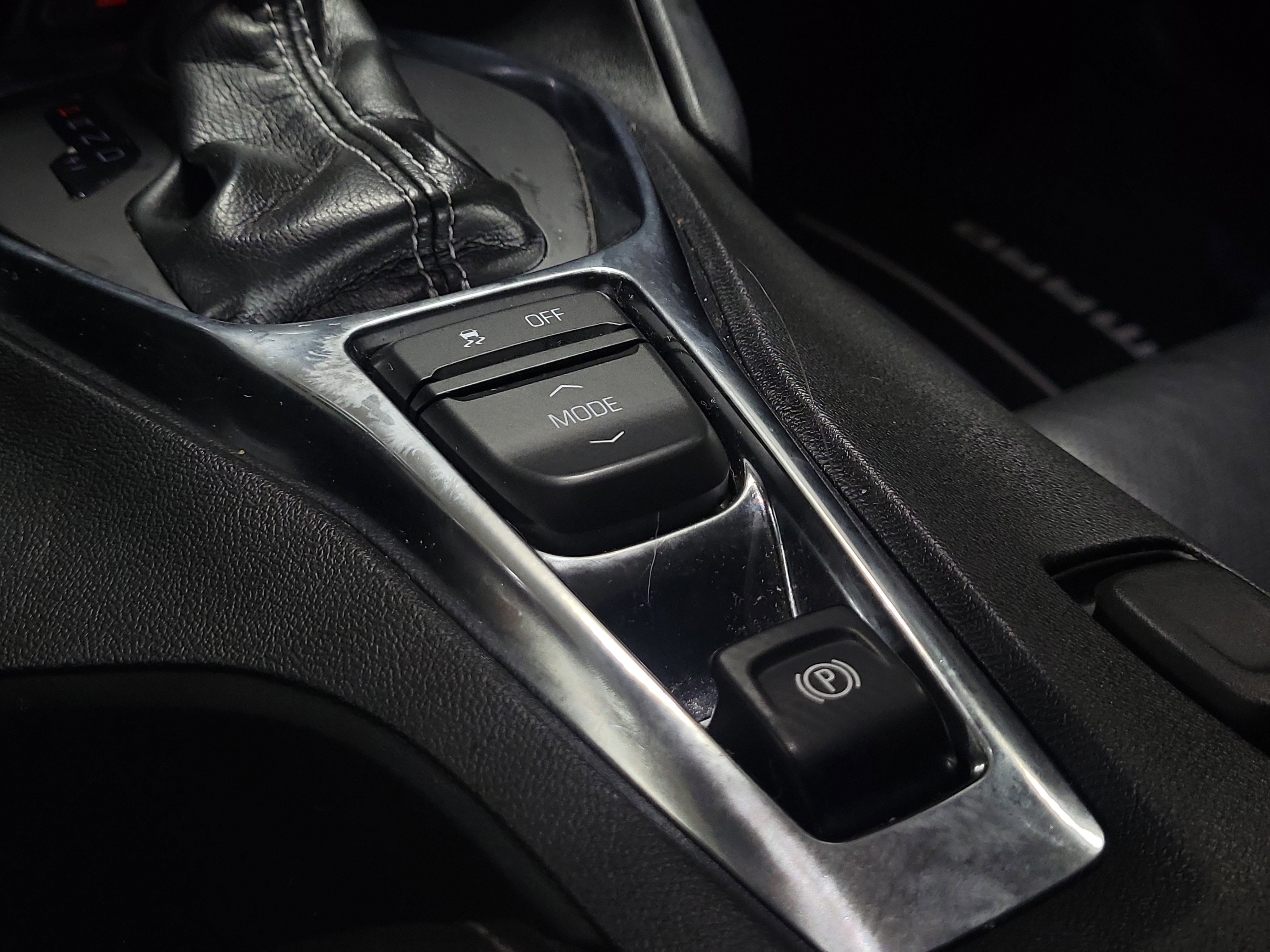 Used 2020 Chevrolet Camaro LT w/ RS Package image 34