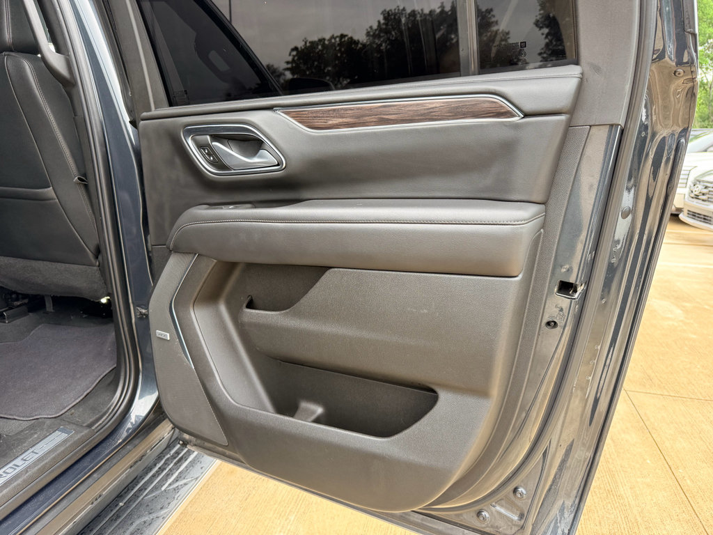 Used 2022 Chevrolet Suburban LT RWD image 27