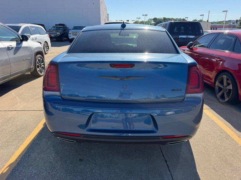 Used 2022 Chrysler 300 Touring w/ Sport Appearance Package RWD image 3