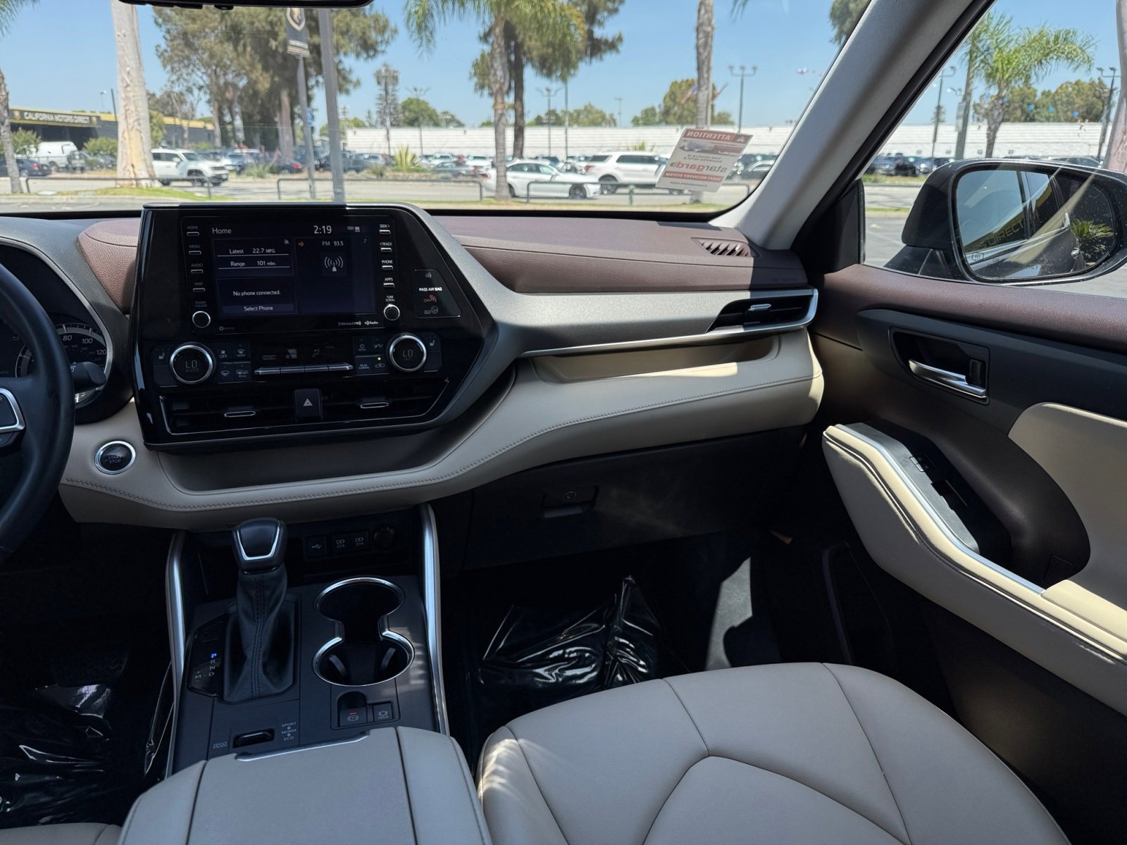 Used 2021 Toyota Highlander XLE image 25