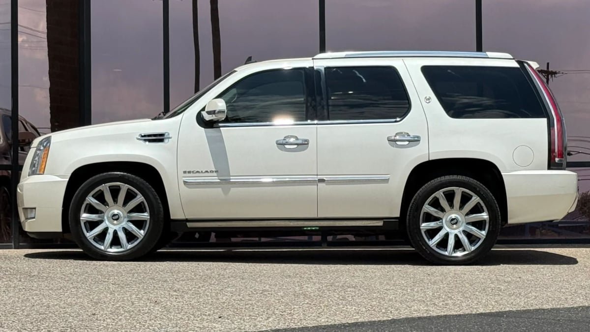 Used 2013 Cadillac Escalade Platinum AWD/4WD image 5