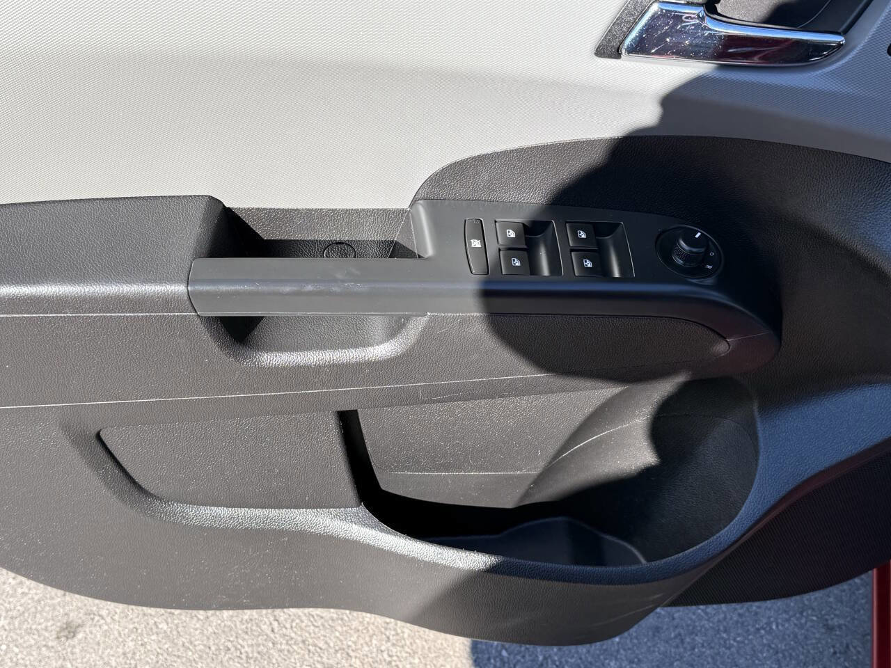 Used 2015 Chevrolet Sonic LT w/ Fun and Sun Package image 7