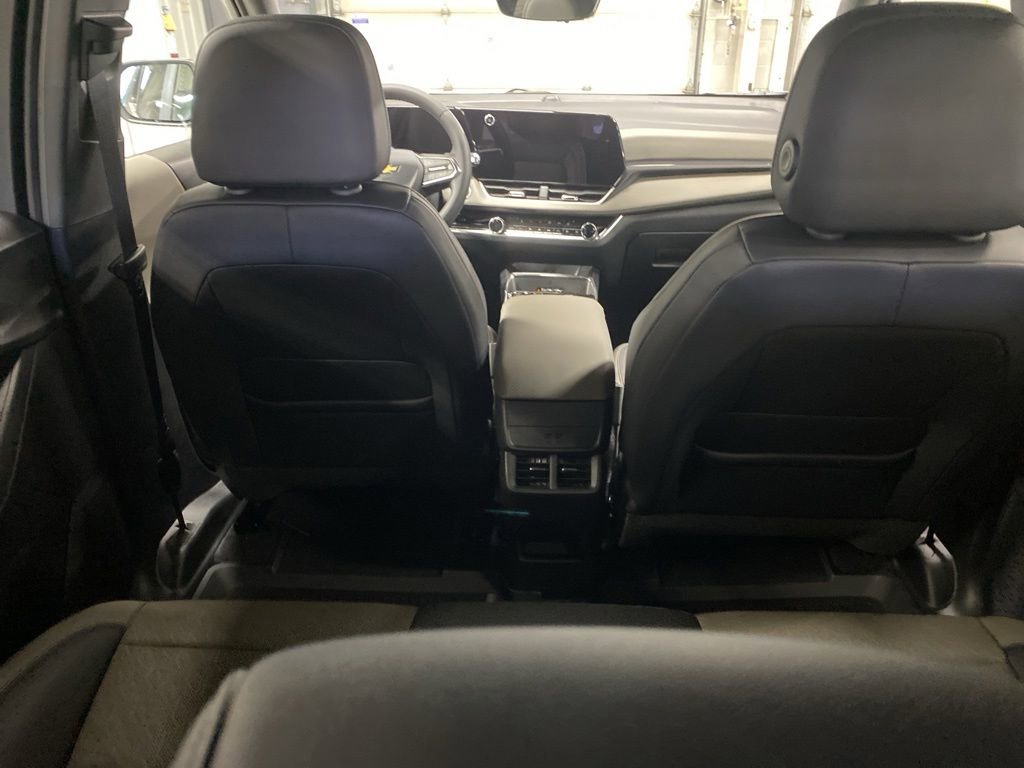 New 2026 Chevrolet Equinox LT w/ Convenience Package II AWD/4WD image 11