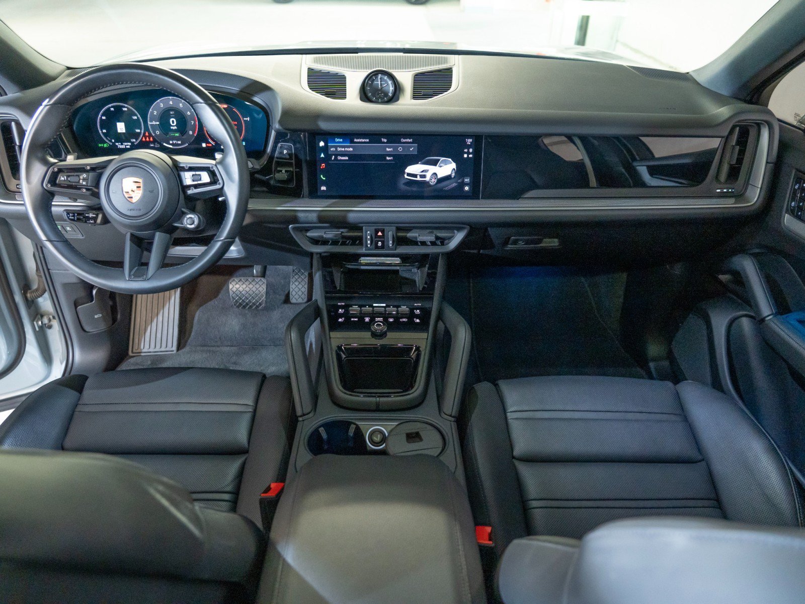 Certified 2024 Porsche Cayenne GTS AWD/4WD image 26