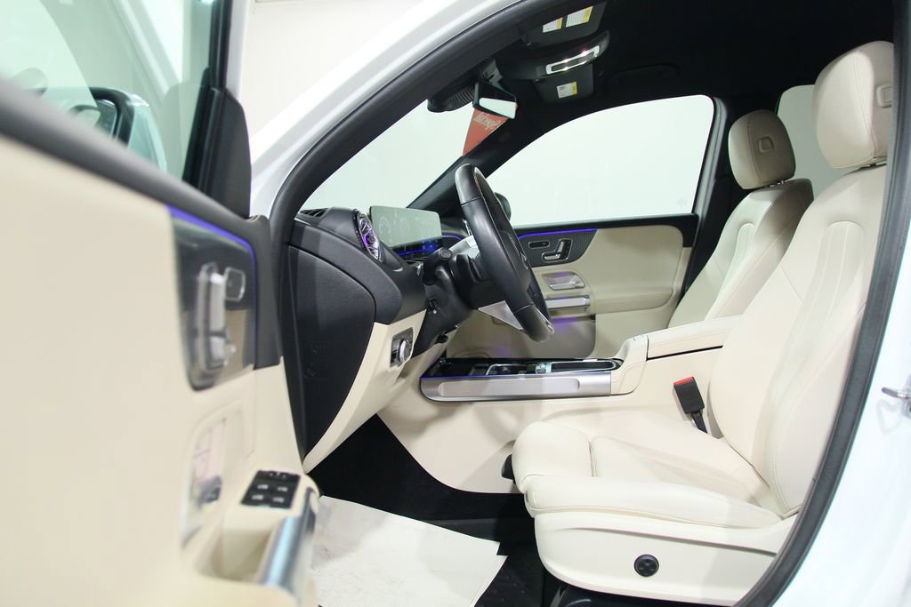 Certified 2025 Mercedes-Benz GLB 250 4MATIC image 4
