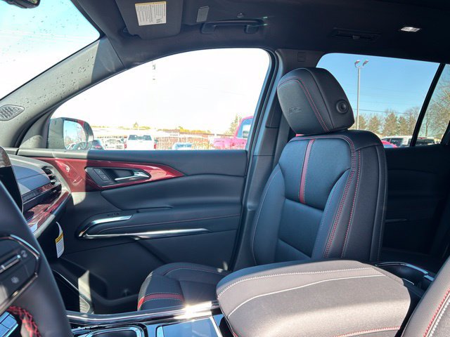 New 2026 Chevrolet Traverse RS w/ LPO, Floor Liner Package FWD image 32