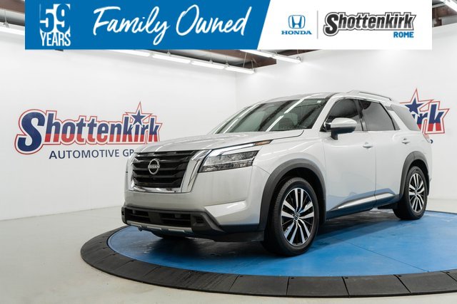 Used 2023 Nissan Pathfinder Platinum w/ Cargo Package image 1