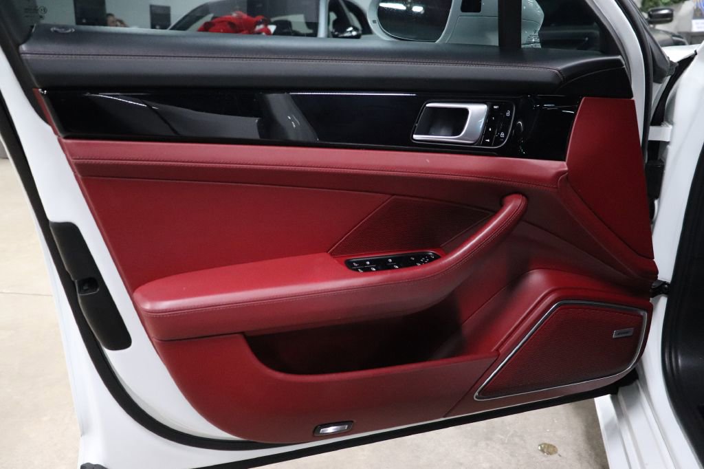 Used 2019 Porsche Panamera GTS image 9