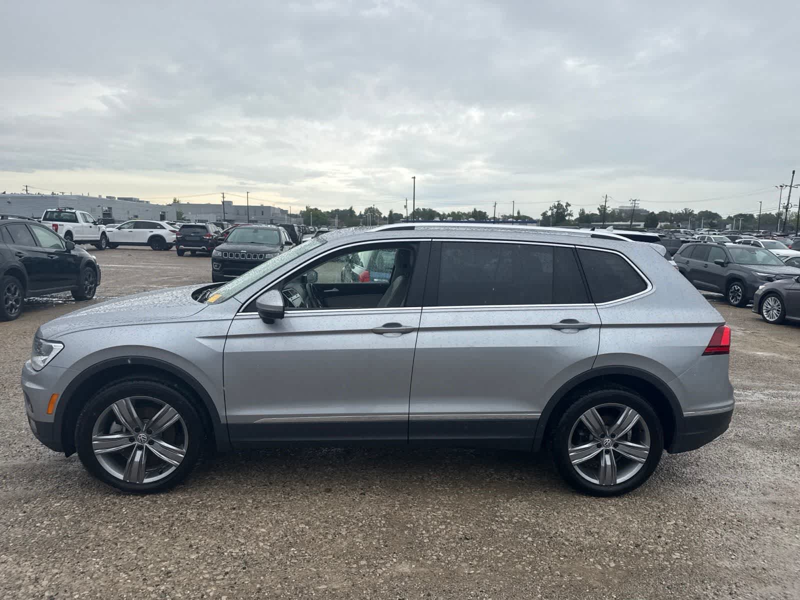 Used 2021 Volkswagen Tiguan SEL AWD/4WD image 12