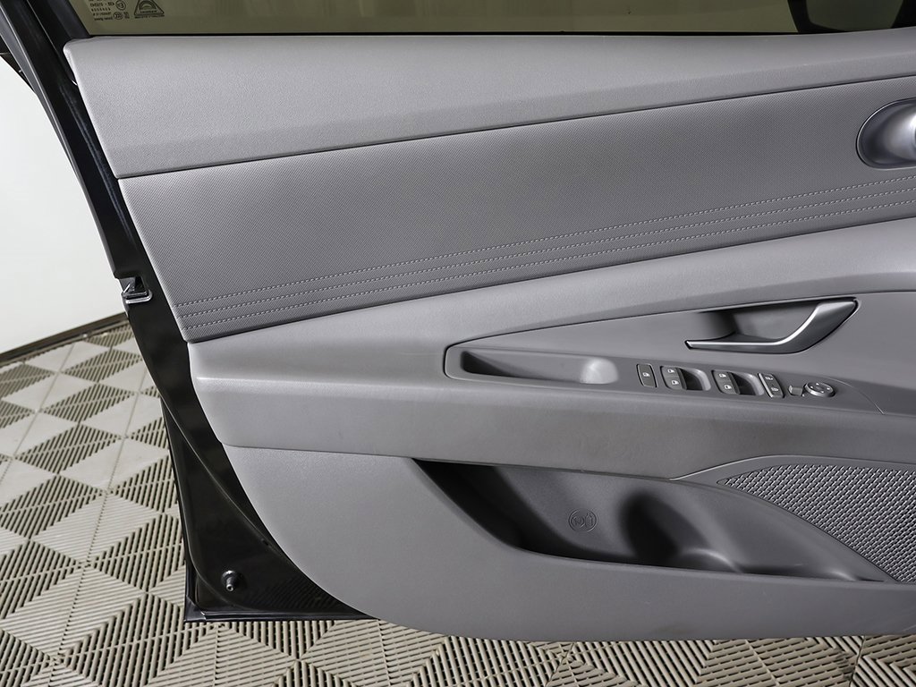 Used 2023 Hyundai Elantra Blue image 18