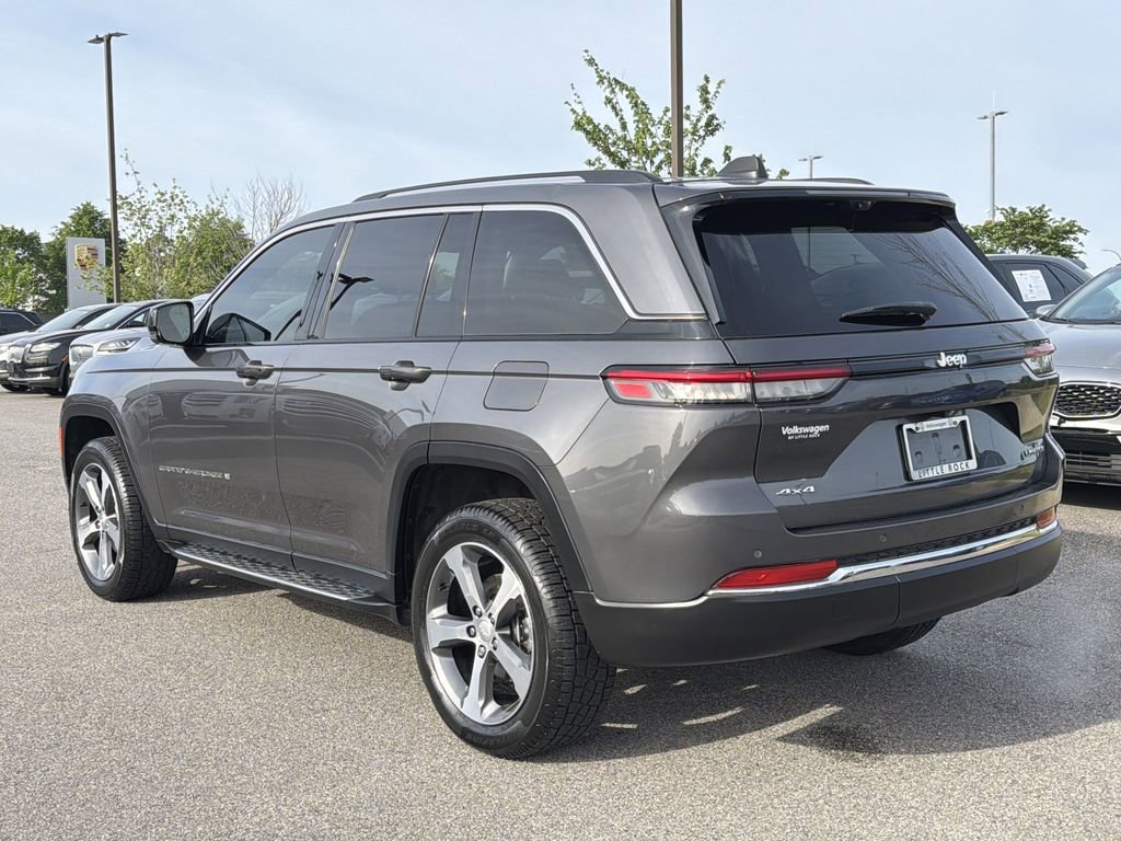 Used 2023 Jeep Grand Cherokee Limited w/ Luxury Tech Group II AWD/4WD image 3