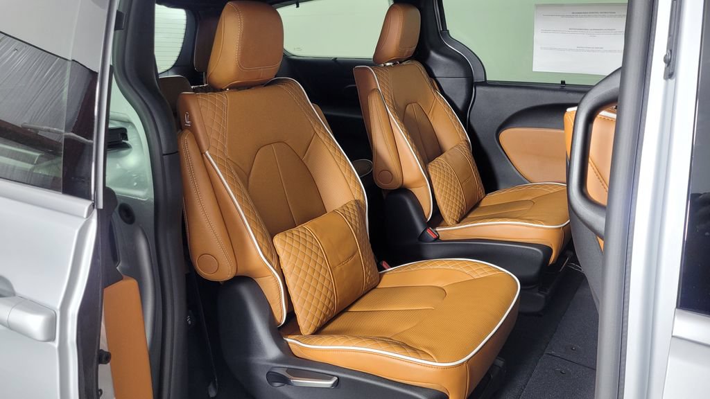 New 2026 Chrysler Pacifica Pinnacle AWD/4WD image 35