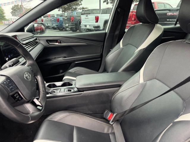 Used 2025 Toyota Camry SE w/ Convenience Package FWD image 9