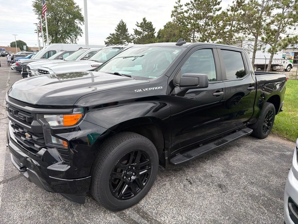 Used 2023 Chevrolet Silverado 1500 Custom AWD/4WD image 2