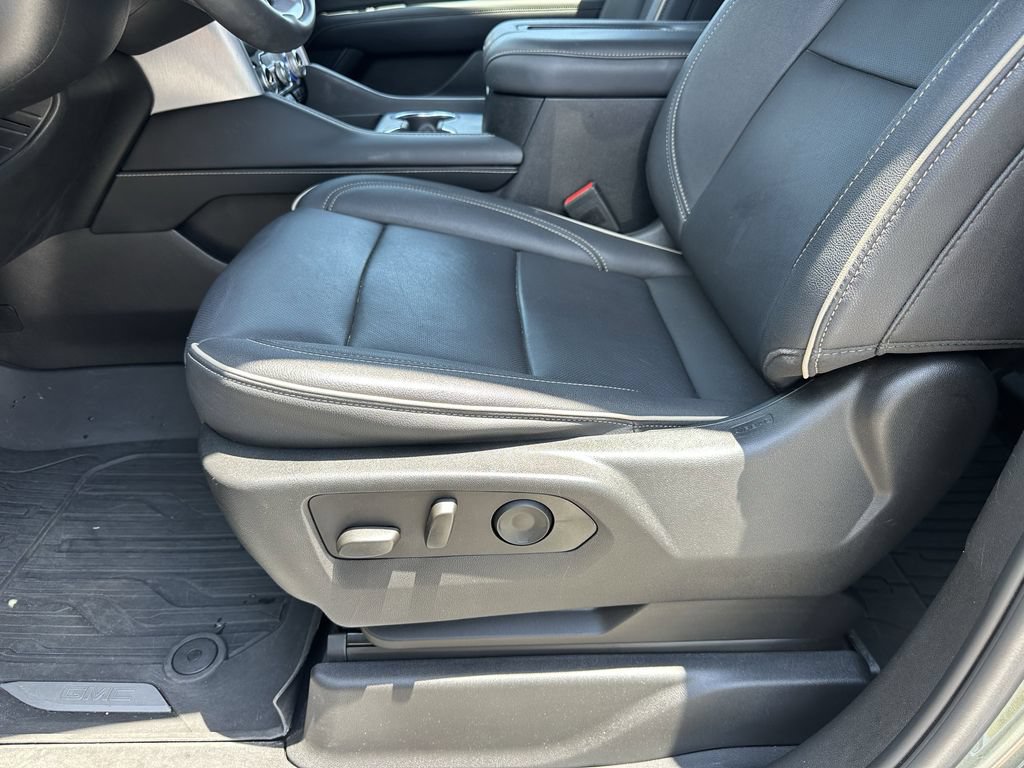 Used 2023 GMC Yukon SLT w/ SLT Luxury Package RWD image 25