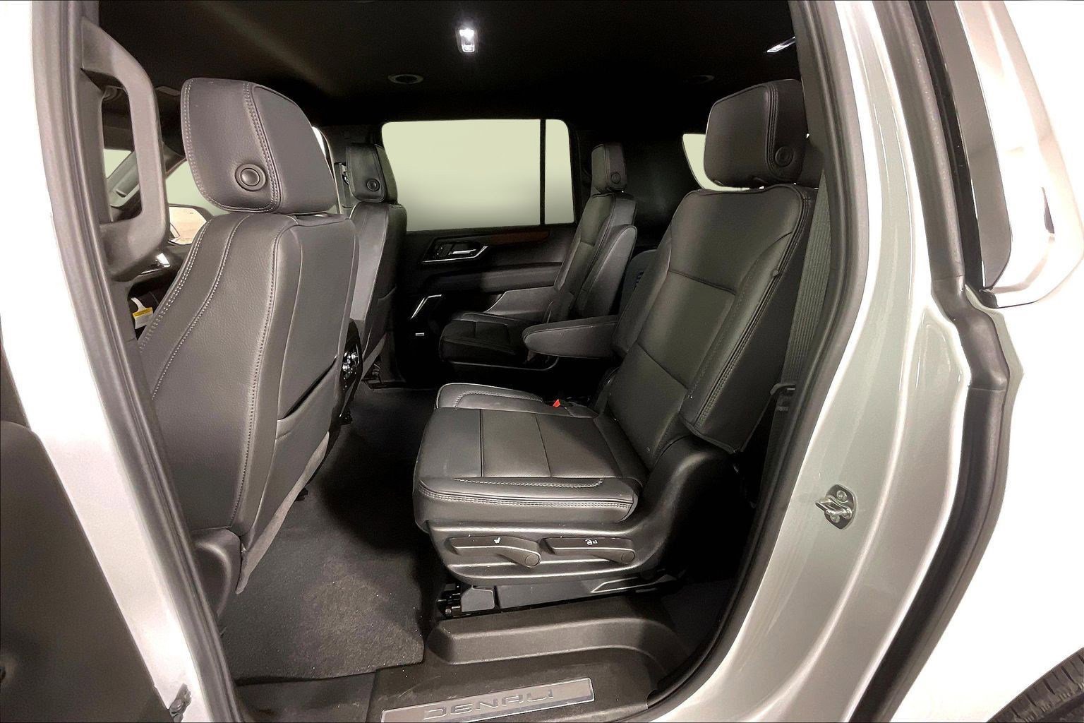 Used 2025 GMC Yukon XL Denali image 22