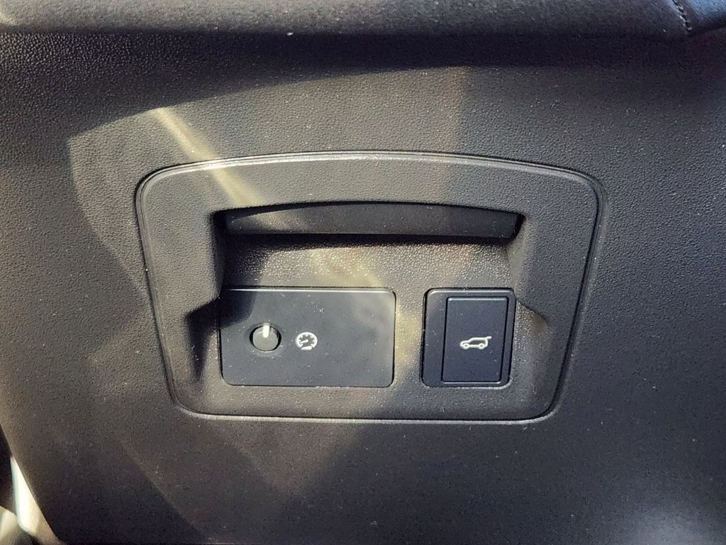 Used 2025 Land Rover Range Rover Velar Dynamic SE image 12