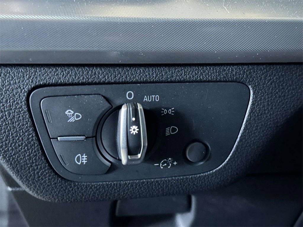 Used 2025 Audi Q5 2.0T Premium w/ Convenience Plus Package image 17