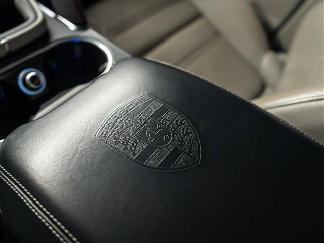 Certified 2023 Porsche Cayenne Turbo S AWD/4WD image 21