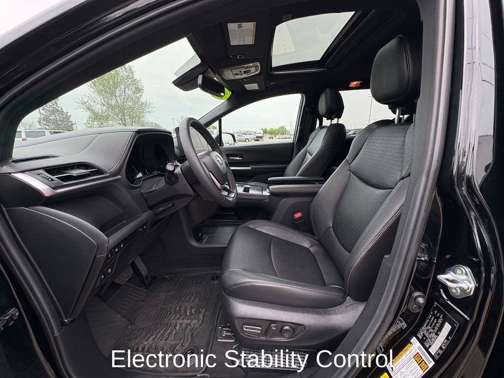 Used 2025 Toyota Sienna XLE Woodland Edition AWD/4WD image 11