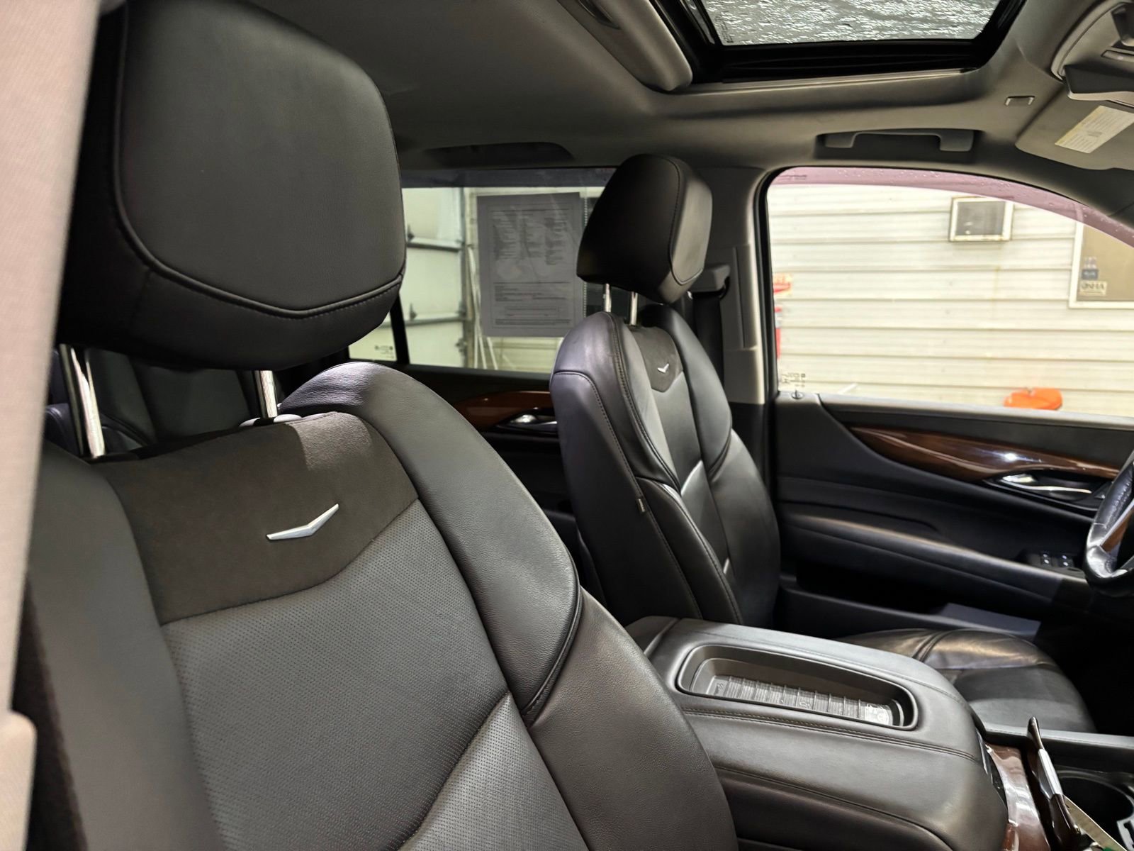 Used 2020 Cadillac Escalade ESV Luxury image 28