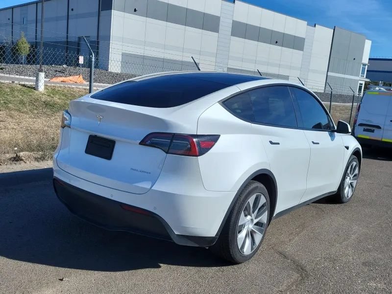 Used 2022 Tesla Model Y Long Range AWD/4WD image 2