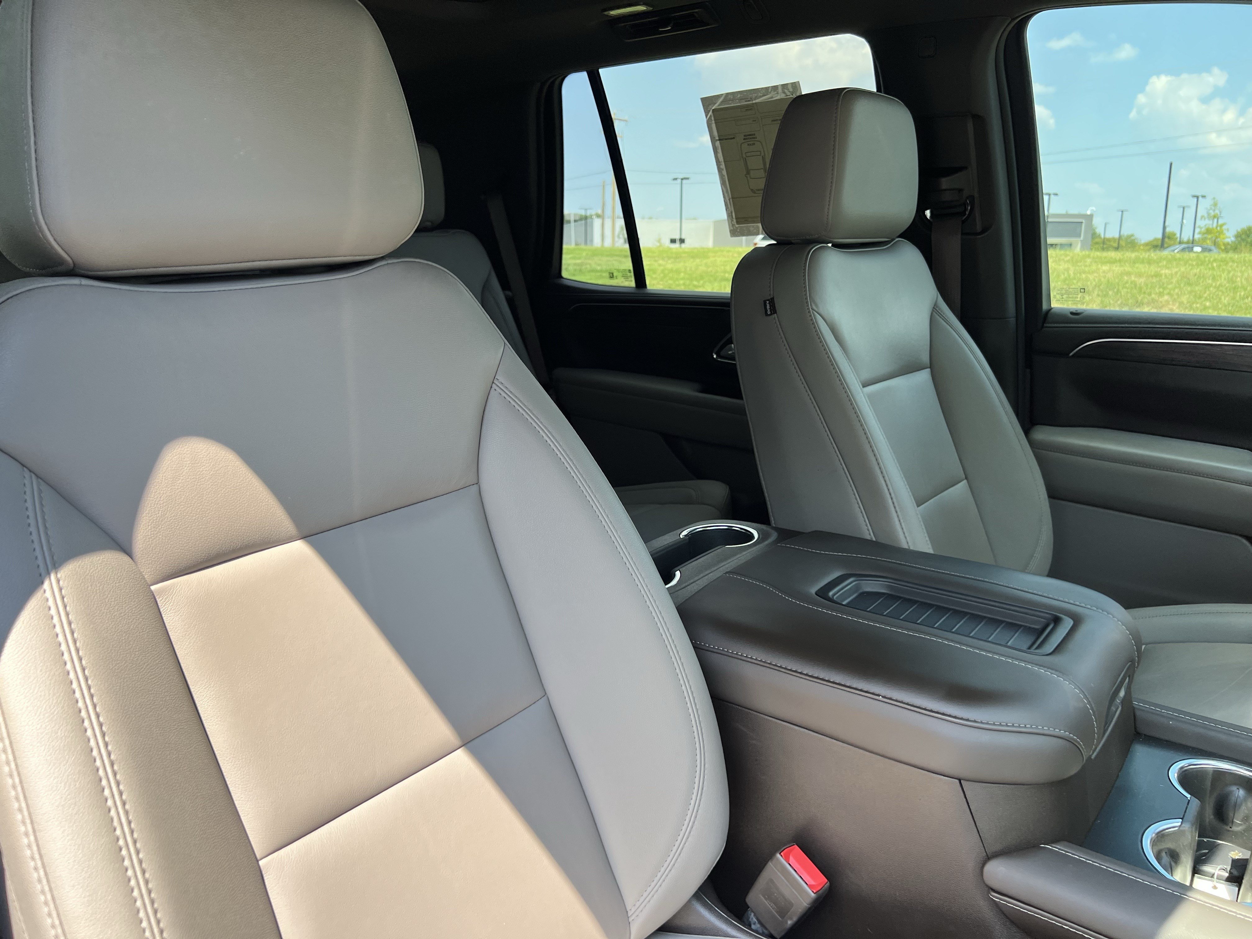 Used 2022 Chevrolet Tahoe LT w/ Luxury Package AWD/4WD image 35