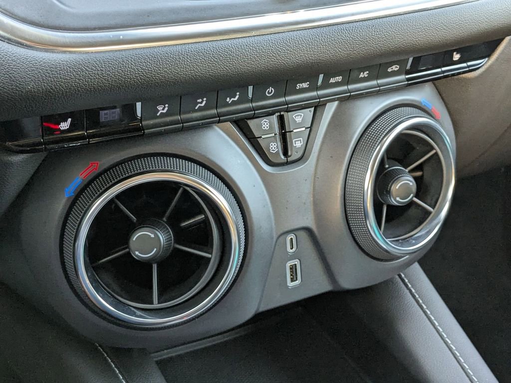Used 2025 Chevrolet Blazer LT image 21