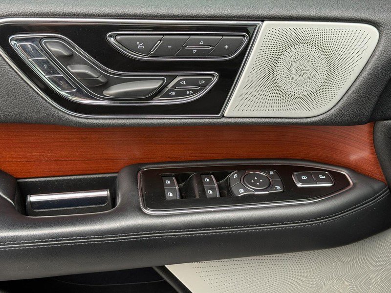 Used 2020 Lincoln Navigator L Reserve w/ Luxury Package AWD/4WD image 33