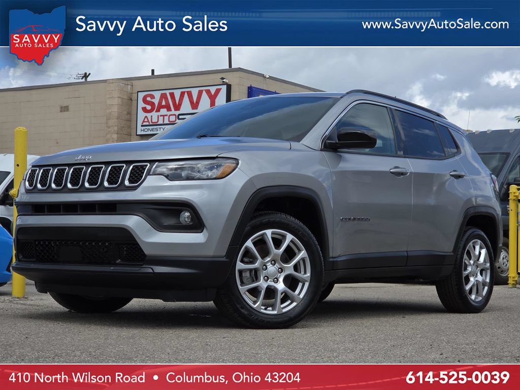 Used 2023 Jeep Compass Latitude AWD/4WD image 1