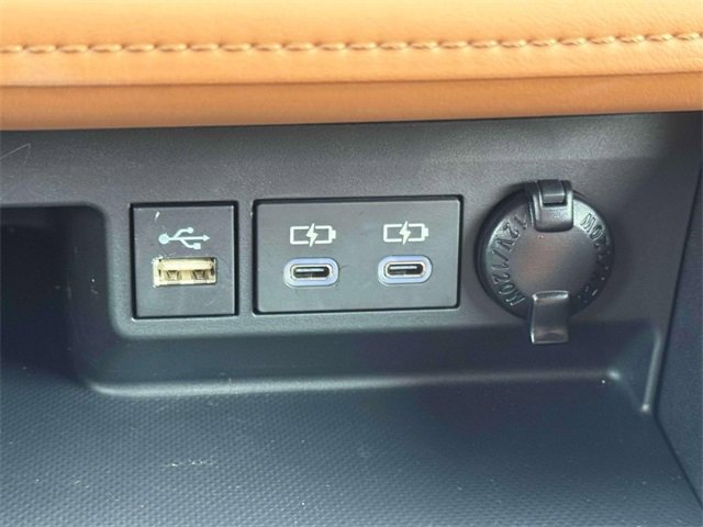 Used 2025 Toyota Highlander Platinum image 30