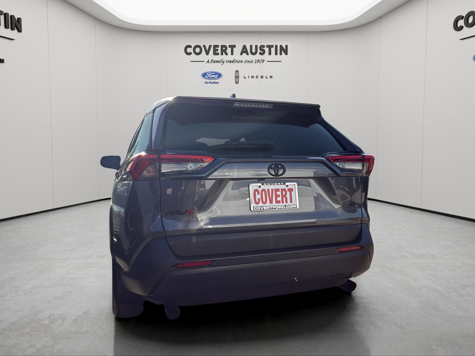 Used 2024 Toyota RAV4 LE FWD image 4