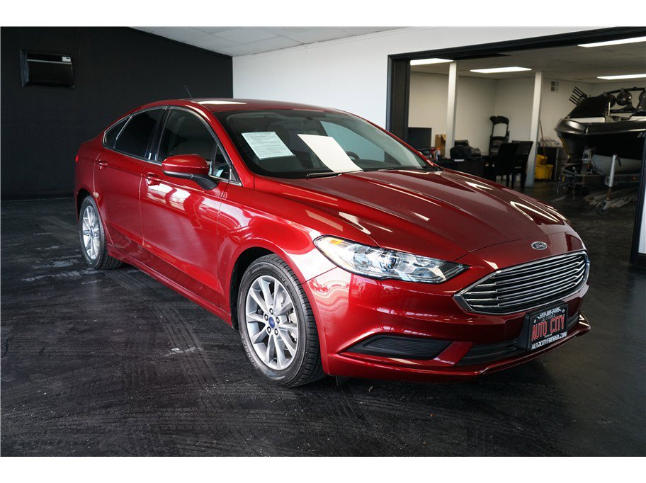 Used 2017 Ford Fusion SE w/ Fusion SE Technology Package FWD image 9